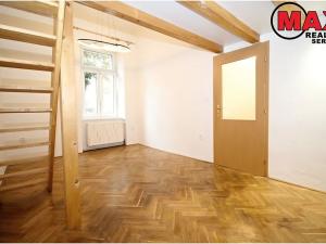 Pronájem bytu 1+1, Praha - Karlín, Kubova, 42 m2