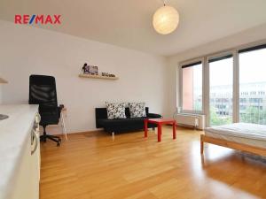 Pronájem bytu 1+kk, Praha - Strašnice, Názovská, 41 m2