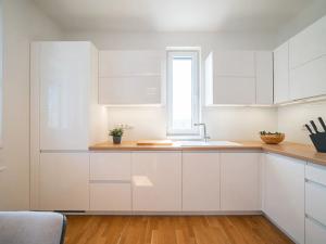Pronájem bytu 3+kk, Praha - Jinonice, Pod stolovou horou, 82 m2