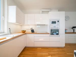 Pronájem bytu 3+kk, Praha - Jinonice, Pod stolovou horou, 82 m2