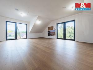 Prodej bytu 4+kk, Praha - Holyně, náměstí Pod lípou, 128 m2