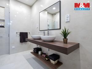 Prodej bytu 4+kk, Praha - Holyně, náměstí Pod lípou, 128 m2