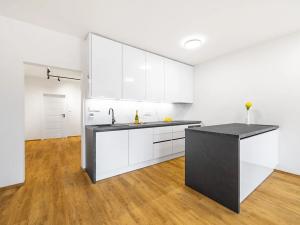 Prodej bytu 3+kk, Praha - Hostivař, náměstí Přátelství, 89 m2