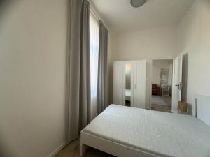 Pronájem bytu 2+kk, Praha, Zenklova, 43 m2