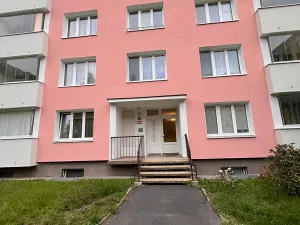 Prodej bytu 3+1, Karlovy Vary, Maďarská, 61 m2