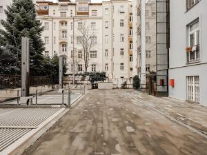 Pronájem garážového stání, Praha - Vinohrady, U Kanálky, 15 m2