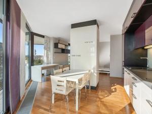 Pronájem bytu 2+kk, Praha - Žižkov, Pitterova, 77 m2