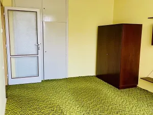 Prodej bytu 3+1, Karlovy Vary, Šumavská, 66 m2