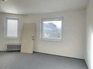 Pronájem kanceláře, Praha - Hrdlořezy, Českobrodská, 300 m2