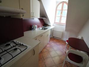 Pronájem bytu 2+1, Karlovy Vary, Pod Jelením skokem, 59 m2