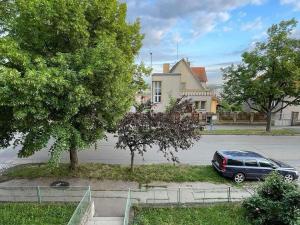 Pronájem bytu 1+1, Praha - Prosek, Nad Krocínkou, 50 m2