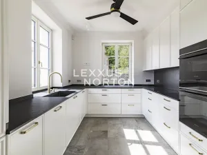 Pronájem vily, Praha - Dejvice, V Šáreckém údolí, 253 m2