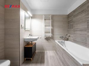 Pronájem bytu 1+kk, Praha - Karlín, Breitfeldova, 42 m2