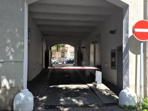 Pronájem garážového stání, Praha - Vinohrady, Korunní, 13 m2