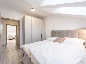 Pronájem bytu 2+kk, Praha - Libeň, Pod Labuťkou, 52 m2