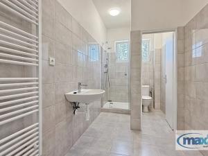 Pronájem kanceláře, Moravany, 111 m2