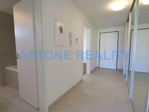 Pronájem bytu 2+kk, Praha - Vysočany, Smržových, 61 m2