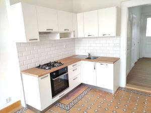 Pronájem bytu 2+1, Praha - Smíchov, Pecháčkova, 87 m2