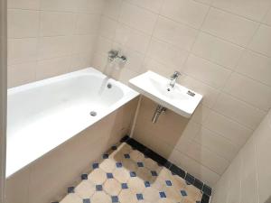 Pronájem bytu 2+1, Praha - Smíchov, Pecháčkova, 87 m2