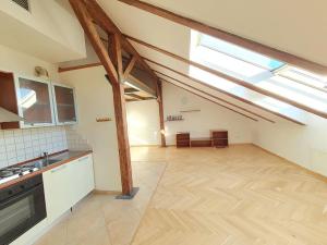 Pronájem bytu 2+kk, Praha - Smíchov, Plzeňská, 87 m2