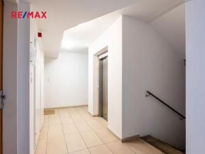 Pronájem bytu 2+kk, Praha - Holešovice, Komunardů, 68 m2