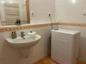 Pronájem bytu 1+kk, Praha - Strašnice, Názovská, 42 m2