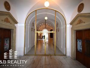 Pronájem obchodního prostoru, Praha - Malá Strana, Malostranské náměstí, 210 m2