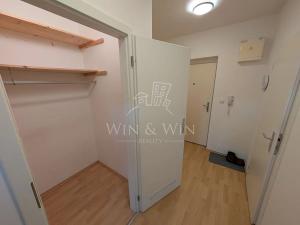 Pronájem bytu 1+kk, Praha - Běchovice, Českobrodská, 83 m2