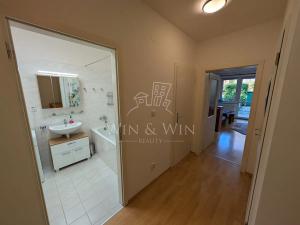 Pronájem bytu 1+kk, Praha - Běchovice, Českobrodská, 83 m2