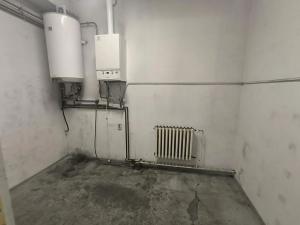 Pronájem výrobních prostor, Hradec Králové, Bieblova, 1500 m2