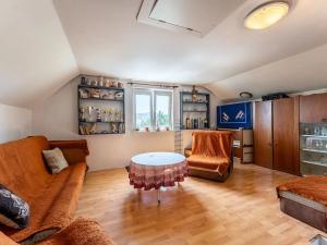 Prodej chaty, Hradčany, 61 m2