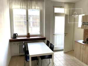 Pronájem bytu 3+1, Praha - Nové Město, Masarykovo nábřeží, 103 m2