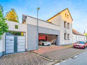 Prodej vícegeneračního domu, Praha - Dolní Počernice, Bakurinova, 395 m2