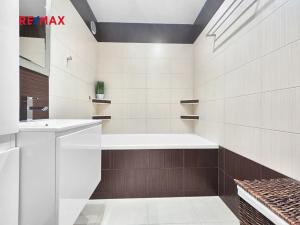 Pronájem bytu 3+1, Praha - Hlubočepy, Lamačova, 68 m2