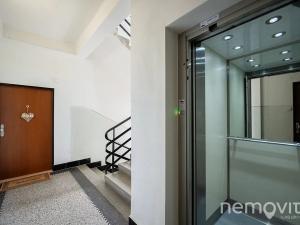 Prodej bytu 1+kk, Praha - Podolí, Na dolinách, 39 m2