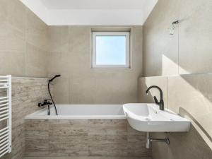 Prodej rodinného domu, Milovice, Modřínová, 104 m2