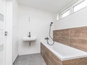 Prodej rodinného domu, Milovice, Modřínová, 122 m2