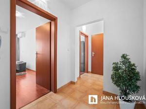 Prodej bytu 2+kk, Praha - Háje, Matúškova, 45 m2