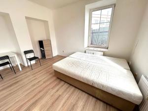 Pronájem bytu 1+kk, Praha - Zličín, Strojírenská, 32 m2