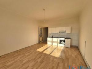 Pronájem bytu 1+kk, Praha - Vršovice, Oblouková, 29 m2