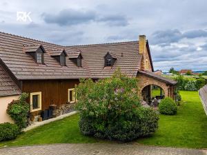 Prodej rodinného domu, Bříství, 375 m2