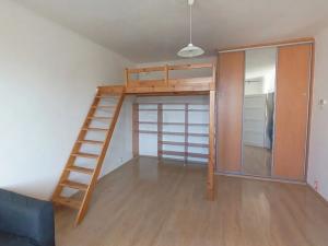 Pronájem bytu 1+1, Praha - Holešovice, Komunardů, 39 m2