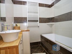 Prodej bytu 3+kk, Praha, U louky, 71 m2