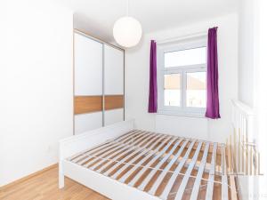 Pronájem bytu 2+kk, Praha - Vysočany, Novovysočanská, 39 m2