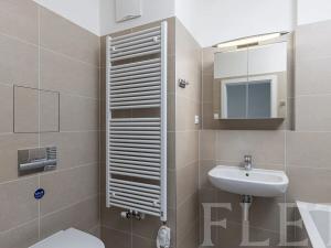 Pronájem bytu 1+kk, Praha - Jinonice, Pod stolovou horou, 42 m2