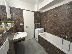 Pronájem bytu 1+kk, Praha - Košíře, Starokošířská, 30 m2