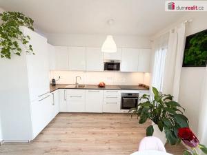 Pronájem bytu 3+kk, Praha - Hloubětín, Saarinenova, 80 m2