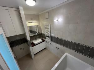 Pronájem bytu 4+kk, Praha - Holešovice, U Uranie, 90 m2