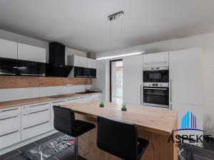 Prodej rodinného domu, Neumětely, V Chaloupkách, 220 m2