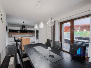 Prodej rodinného domu, Neumětely, V Chaloupkách, 220 m2